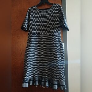 NWOT/ ROZ & ALI short sleeve knit midi dress
